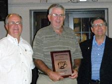 (l to r) Ken Sauer, Larry Carpenter, Doug Meyer 
Amateur Derby: Co- WINNER: Carpenter's Sky Hawk Star - Larry Carpenter (Clarksburg, MO) Setter Female,  Amateur Puppy: 
WINNER: Carpenter's Blue Blaze - Larry Carpenter (Clarksburg, MO) Setter Female 
RUNNER-UP: Carpenter's Crimson Tide - Larry Carpenter (Clarksburg, MO) Setter Female, Handler of the Year Amateur Derby: RUNNER-UP: Larry Carpenter - Missouri, Amateur Puppy: WINNER: Larry Carpenter - Missouri, 