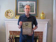 Ross Wagner with his NBHA Runner-Up Amateur Shooting Dog (jc@f) of the Year award, for his dog Bugs N Dirt
