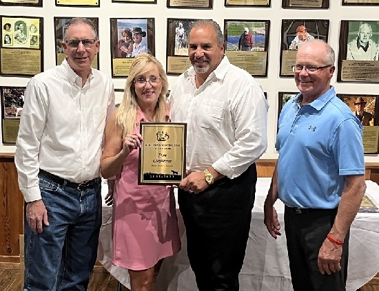 John Bleeker & Lori Vanderwende-Bleeker back on the award stage accepting the RU Open Shooting Dog of the Year award for Pure Confidence.